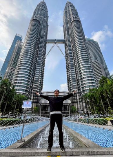 Cerita Ihza Keikhlasan Mengabdi Sebagai Marketing Analyst di Sakola Kembara